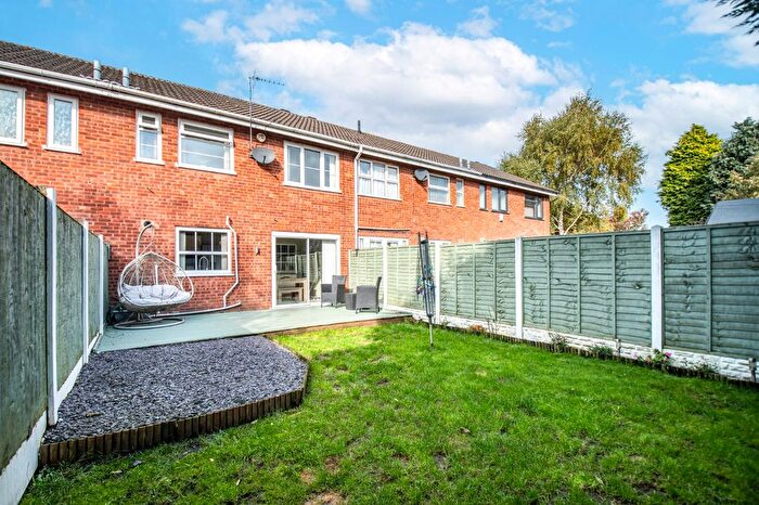 3 Bedroom Terraced House For Sale In Chiltern Close, Halesowen, West Midlands, B63