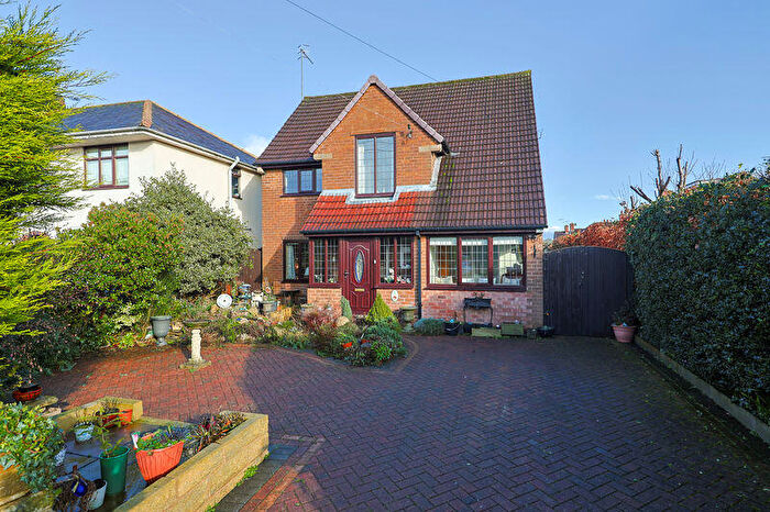 4 Bedroom Detached House For Sale In Chatsworth Avenue, Brampton, Chesterfield, S40