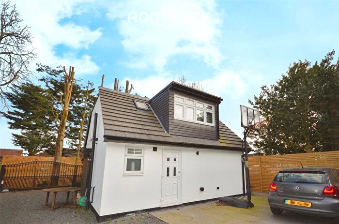 Studio To Rent In Langley Broom, Slough, Berkshire, SL3