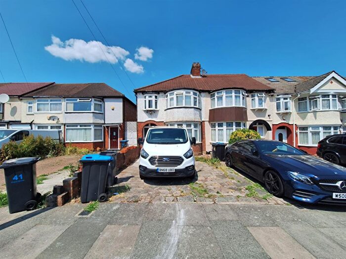 4 Bedroom Terraced House To Rent In Crest Drive, Enfield, EN3