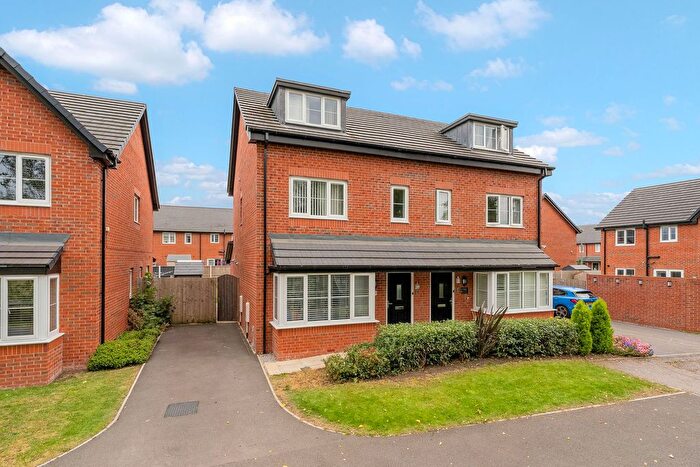 4 Bedroom Town House For Sale In Limer Hill, Leigh, WN7