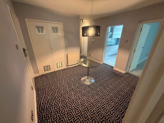 3 Bedroom Flat To Rent In Nether Street, London, N3