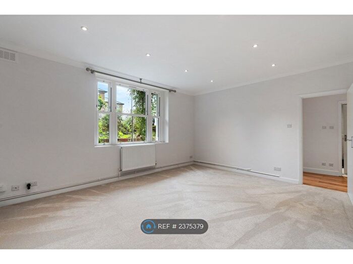 3 Bedroom Flat To Rent In Blackheath, London, SE3