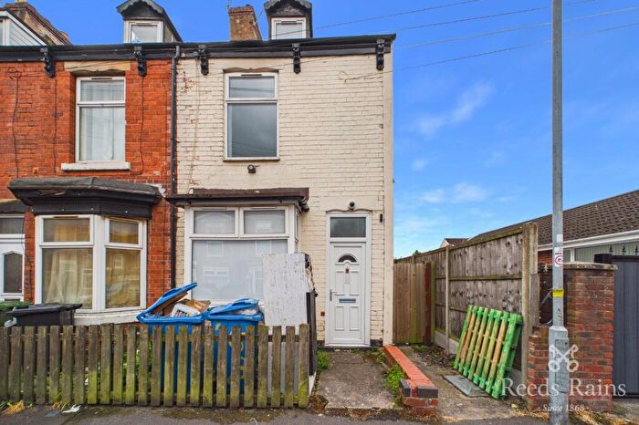 3 Bedroom End Of Terrace House To Rent In Clinton Street, Worksop, Nottinghamshire, S80