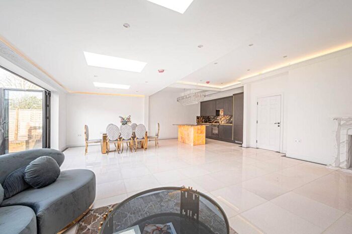 5 Bedroom Semi-Detached House For Sale In Purley Avenue, Cricklewood, London, NW2
