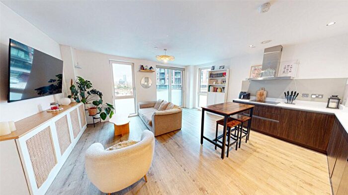 2 Bedroom Apartment For Sale In Bellows, Lockside Lane, Salford, M5