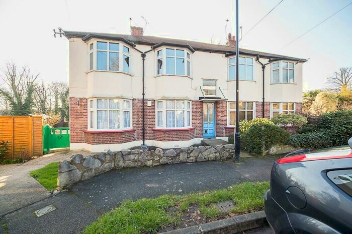 2 Bedroom Apartment To Rent In Bishops Close, Walthamstow, E17