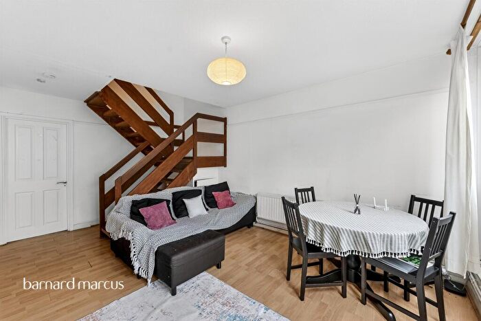 3 Bedroom Flat For Sale In Holliday Square, London, SW11