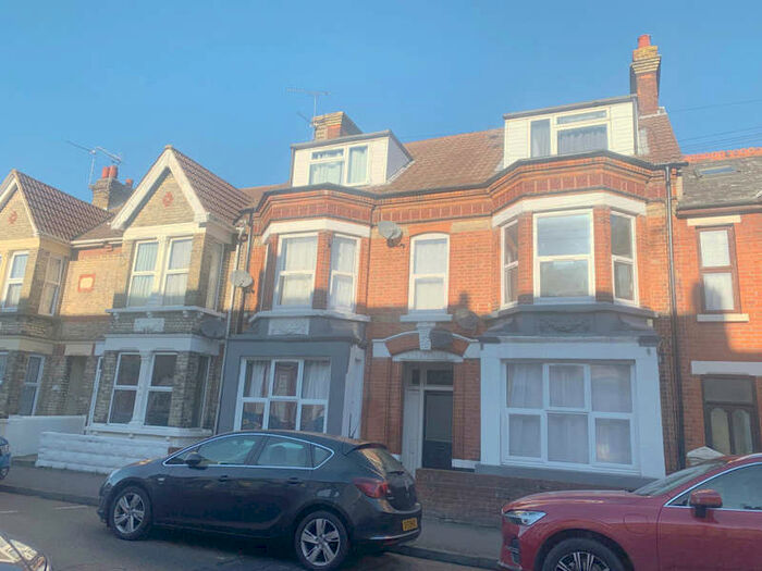 Flat To Rent In 114 Balmoral Road, Gillingham, ME7