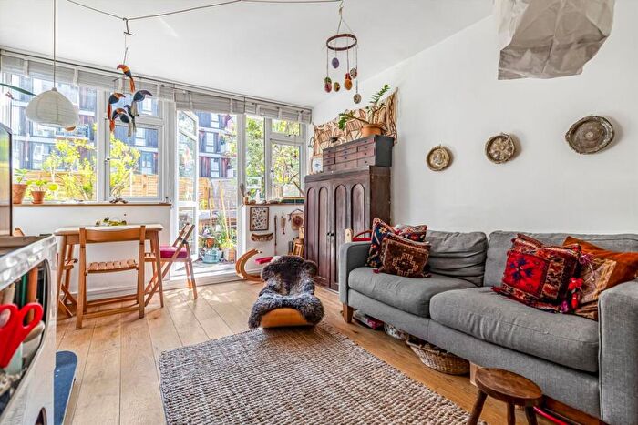 1 Bedroom Flat For Sale In Whiston Road, Bethnal Green, E2