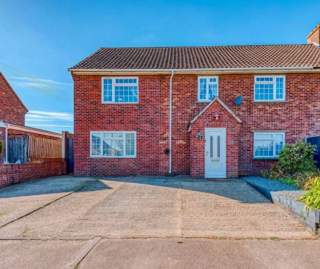3 Bedroom Semi-Detached House For Sale In Cyprus Road, Attleborough, NR17