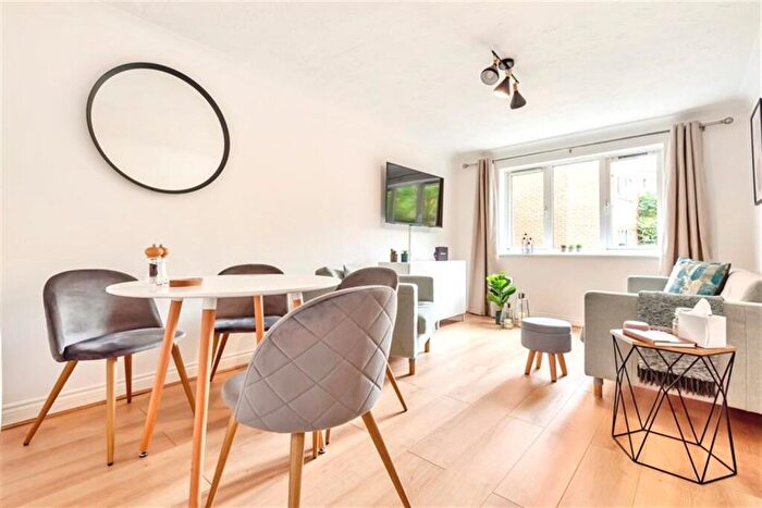 2 Bedroom Apartment To Rent In Kings Oak Court, Queens Road, Reading, RG1