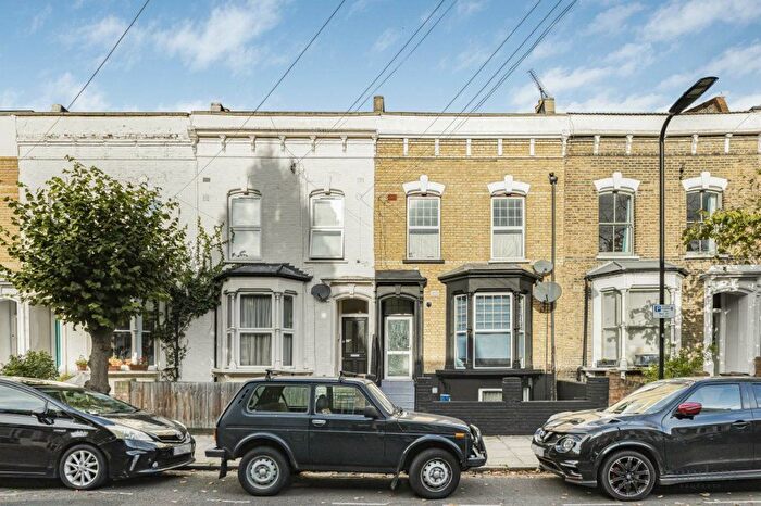 1 Bedroom Flat To Rent In Narford Road, Hackney, London, E5