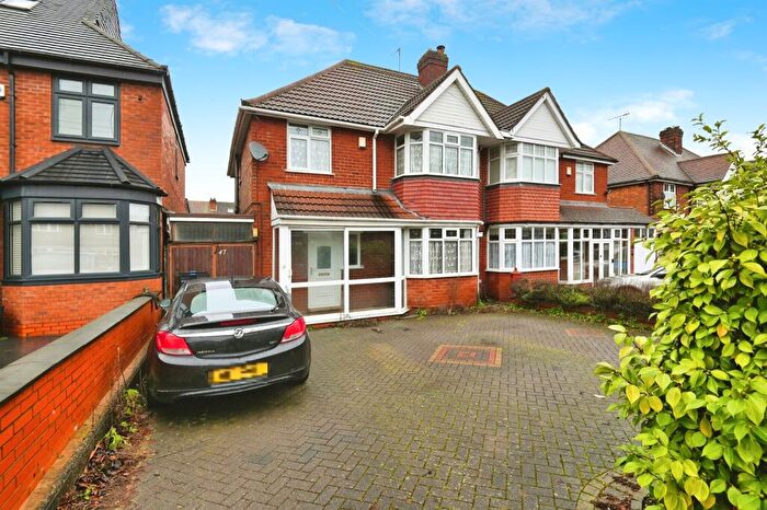 3 Bedroom Semi Detached House For Sale In Sandhurst Avenue, Birmingham, B36