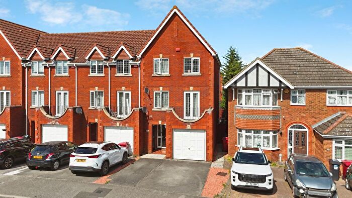 4 Bedroom Town House For Sale In Grasholm Way, Langley, SL3