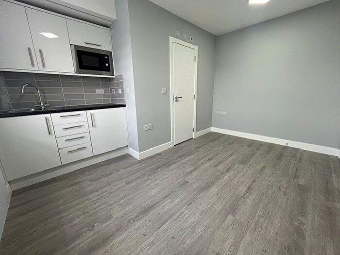 Studio To Rent In Greyhound, London, W6