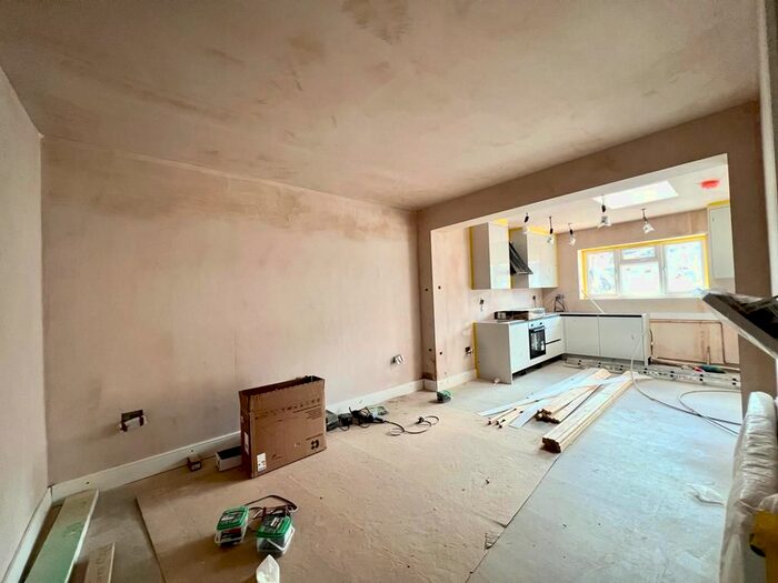 3 Bedroom Flat To Rent In Dane Road, Southall, UB1