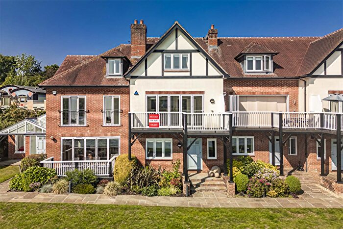 3 Bedroom Property For Sale In Thameside Reach, Moulsford, OX10