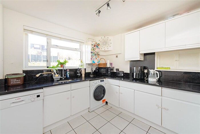 3 Bedroom Semi-Detached House For Sale In Cotswold Close, Bexleyheath, Kent, DA7