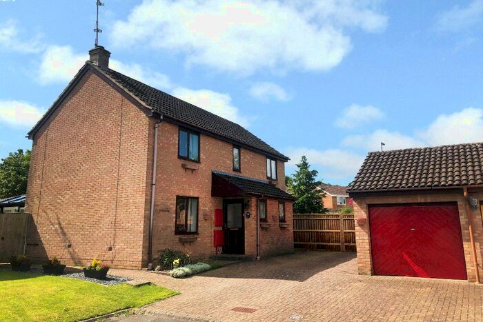 4 Bedroom Detached House For Sale In Lineacre Close, Grange Park, Swindon, SN5
