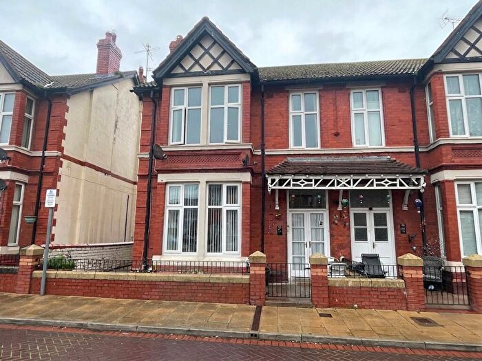 Flat To Rent In Kings Avenue, Rhyl, LL18