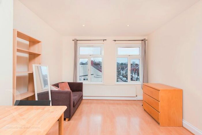 2 Bedroom Flat To Rent In Finchley Road, London, NW11