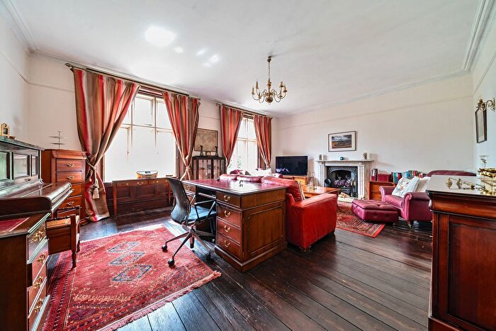 4 Bedroom Semi-Detached House For Sale In Westward Road, Stroud, GL5