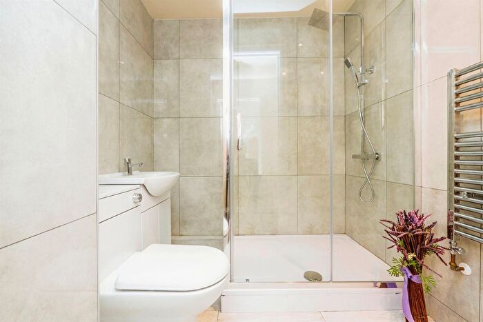 2 Bedroom Flat For Sale In Cathedral Road, Pontcanna, Cardiff, CF11