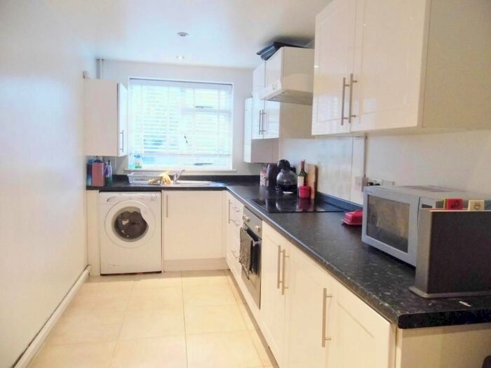 1 Bedroom Flat To Rent In Copwood Close, North Finchley, London, N12