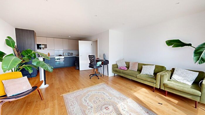 2 Bedroom Flat To Rent In Saffron Central Square, Croydon, CR0