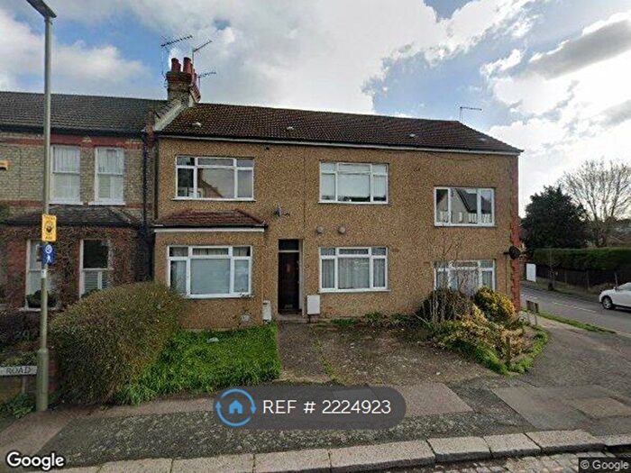 2 Bedroom Flat To Rent In Crescent Road, Herts, EN4