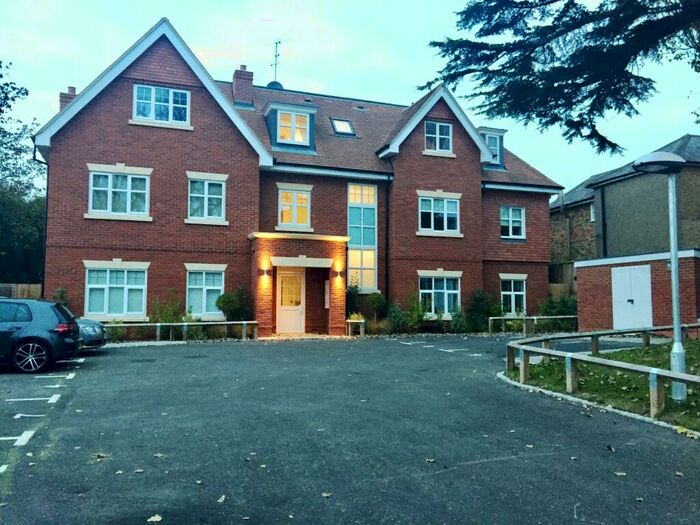 2 Bedroom Apartment To Rent In Carlyon House Maidenhead Berkshire, SL6