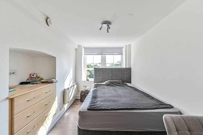 Studio To Rent In Este Road, Clapham Junction, London, SW11