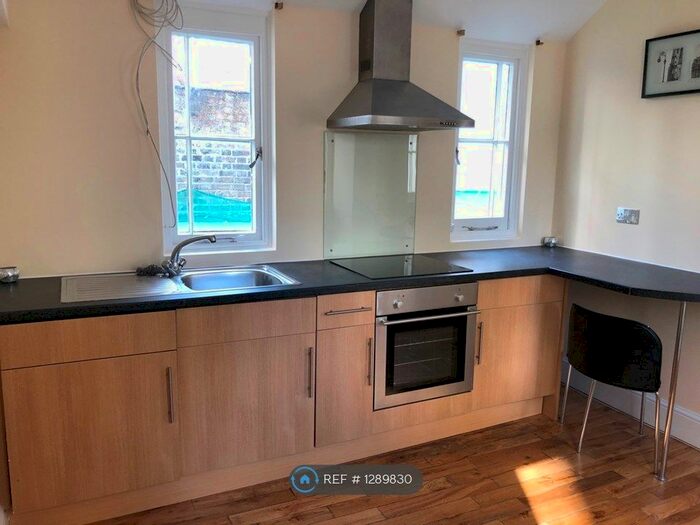 Studio To Rent In Leinster Gardens, London W2