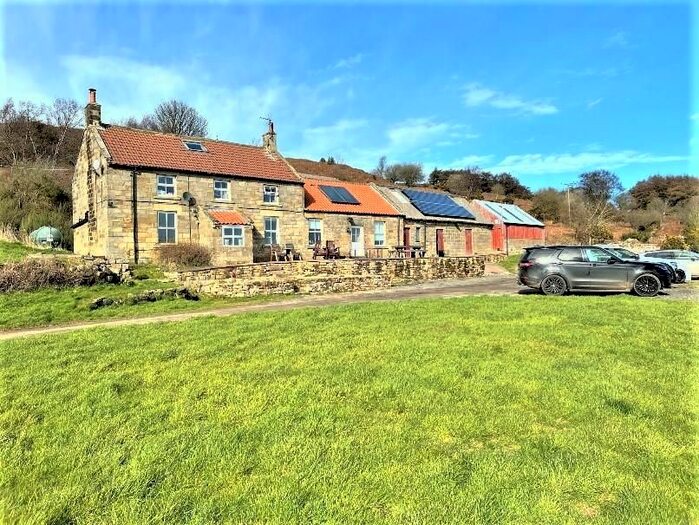 5 Bedroom Semi-Detached House To Rent In Aislaby, Whitby, YO21