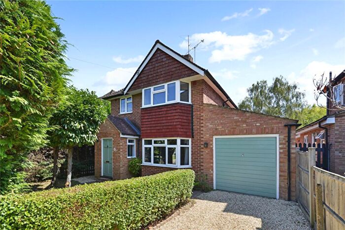 3 Bedroom Detached House For Sale In Johnston Walk, Guildford, Surrey, GU2