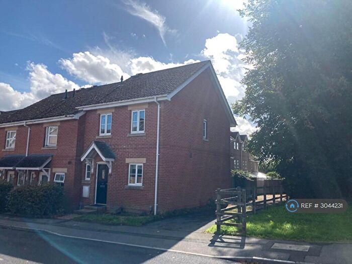 3 Bedroom Semi-Detached House To Rent In Jubilee Close, Salisbury, SP2