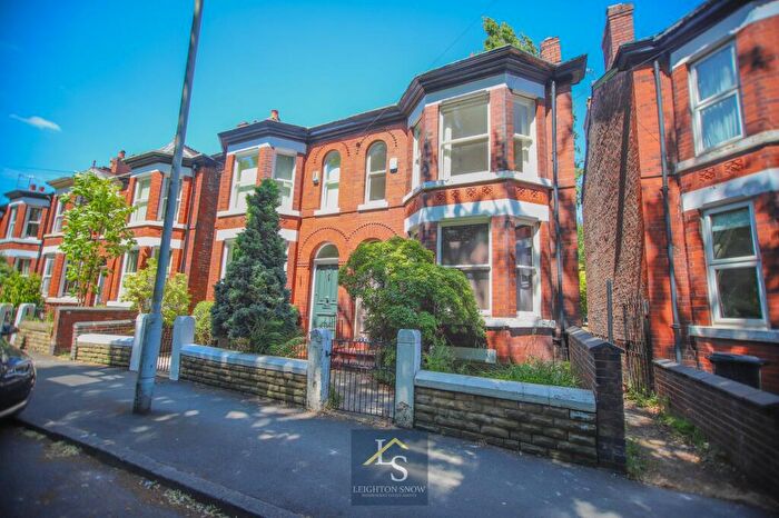 3 Bedroom Semi-Detached House For Sale In Kennerley Road, Stockport, SK2