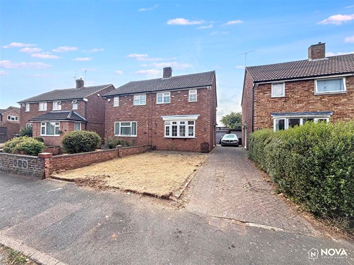 2 Bedroom Semi-detached House To Rent In Blackthorn Drive, Putteridge, LU2