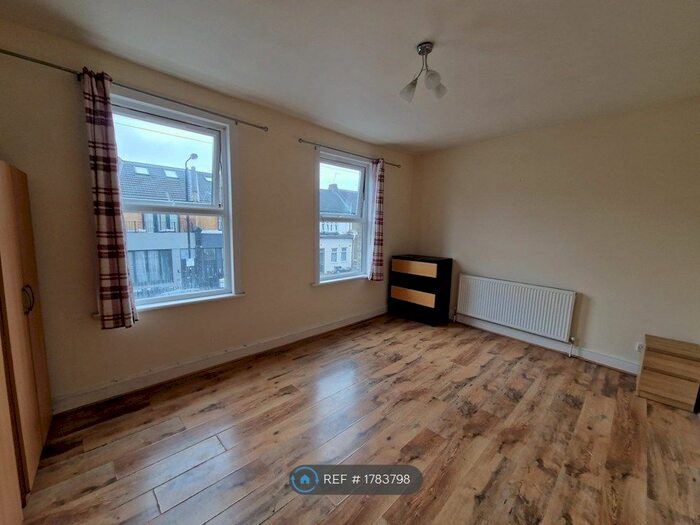 5 Bedroom Maisonette To Rent In Queens Road, London, E17