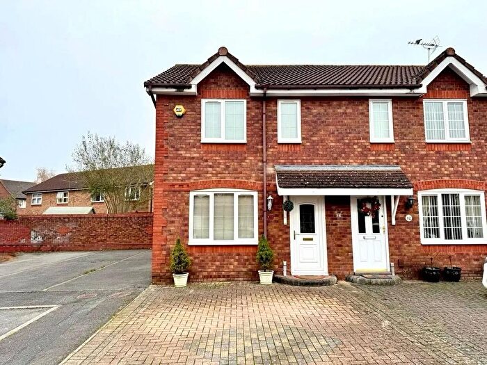 3 Bedroom Semi-detached House To Rent In Moorhen Close, Swindon, SN3