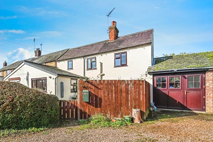 2 Bedroom Character Property For Sale In Brook Lane, Harrold, Bedford, MK43