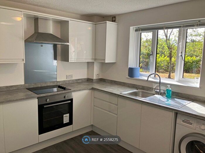 1 Bedroom Flat To Rent In Fawkner Close, Chelmsford, CM2