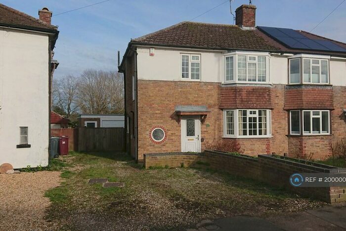 3 Bedroom Semi-Detached House To Rent In Valentine Crescent, Caversham, Reading, RG4