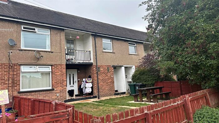 2 Bedroom Flat To Rent In Aire Way, Baildon, Shipley, BD17