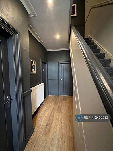 4 Bedroom Semi-Detached House To Rent In Woodchurch Lane, Birkenhead, CH42