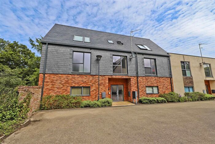 1 Bedroom Flat To Rent In Wellington House, Newall Close, Uxbridge, Middlesex, UB10