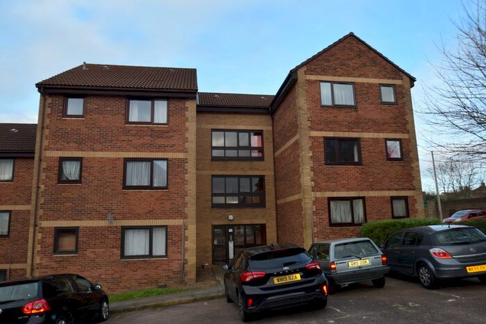 2 Bedroom Flat To Rent In Roots Hall Drive, Southend On Sea, Essex, SS2