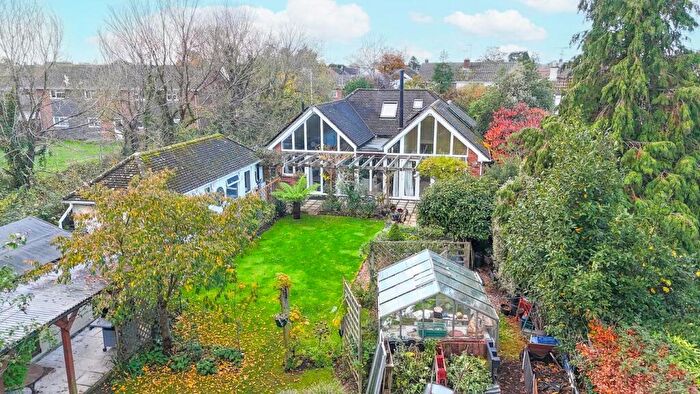 3 Bedroom Chalet For Sale In Eastfield Lane, Ringwood, BH24