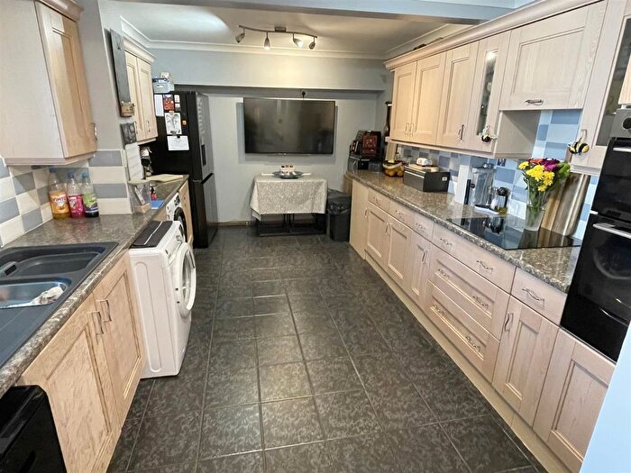 3 Bedroom Terraced House For Sale In Turbill Gardens, Plymouth, PL7